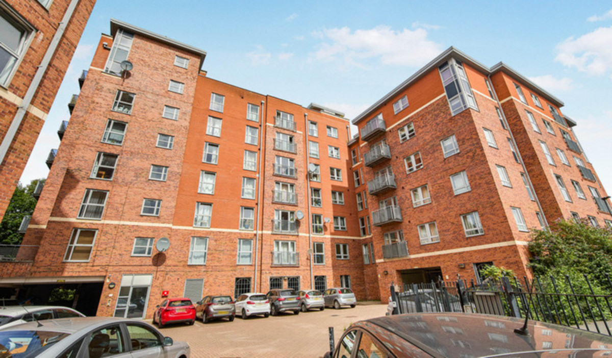 2 bedroom Flat To Let