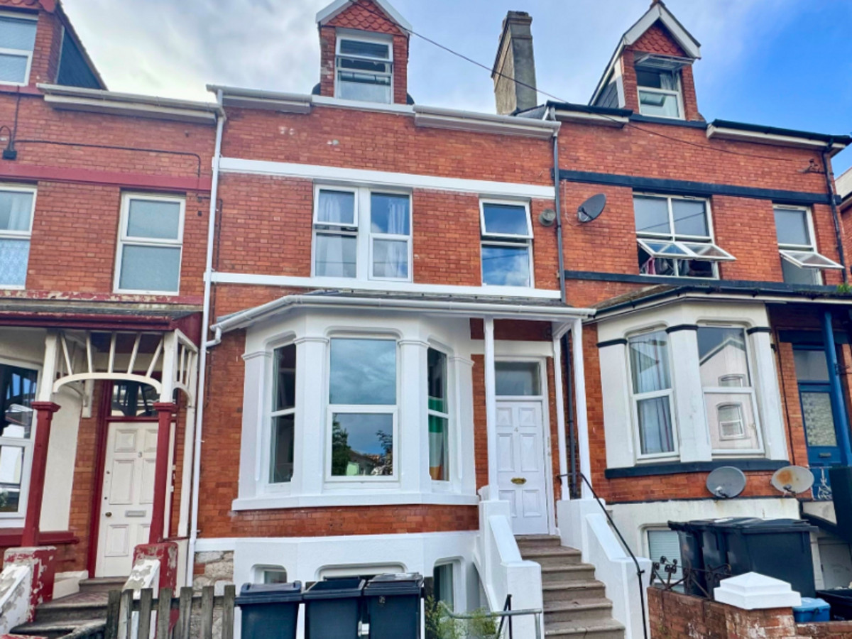 1 bedroom Ground floor flat To Let