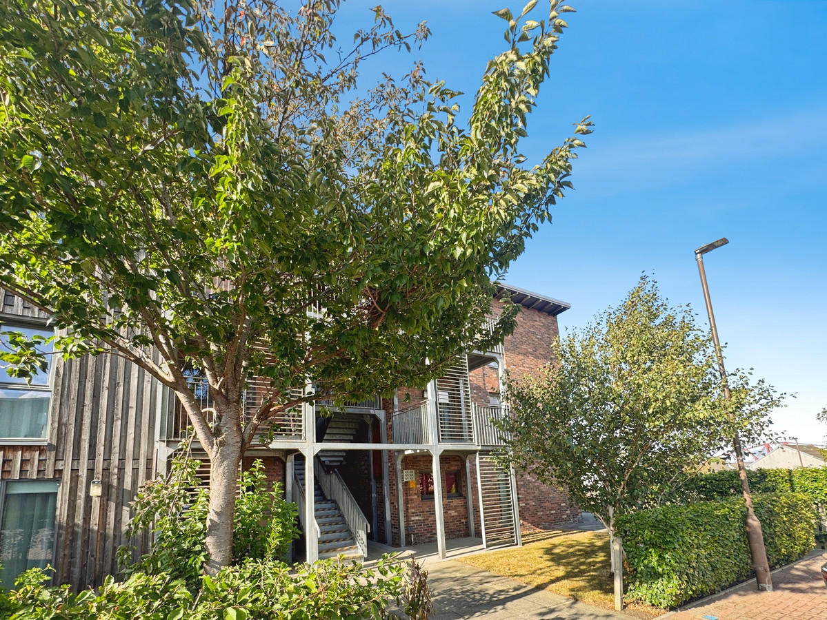 2 bedroom Apartment To Let