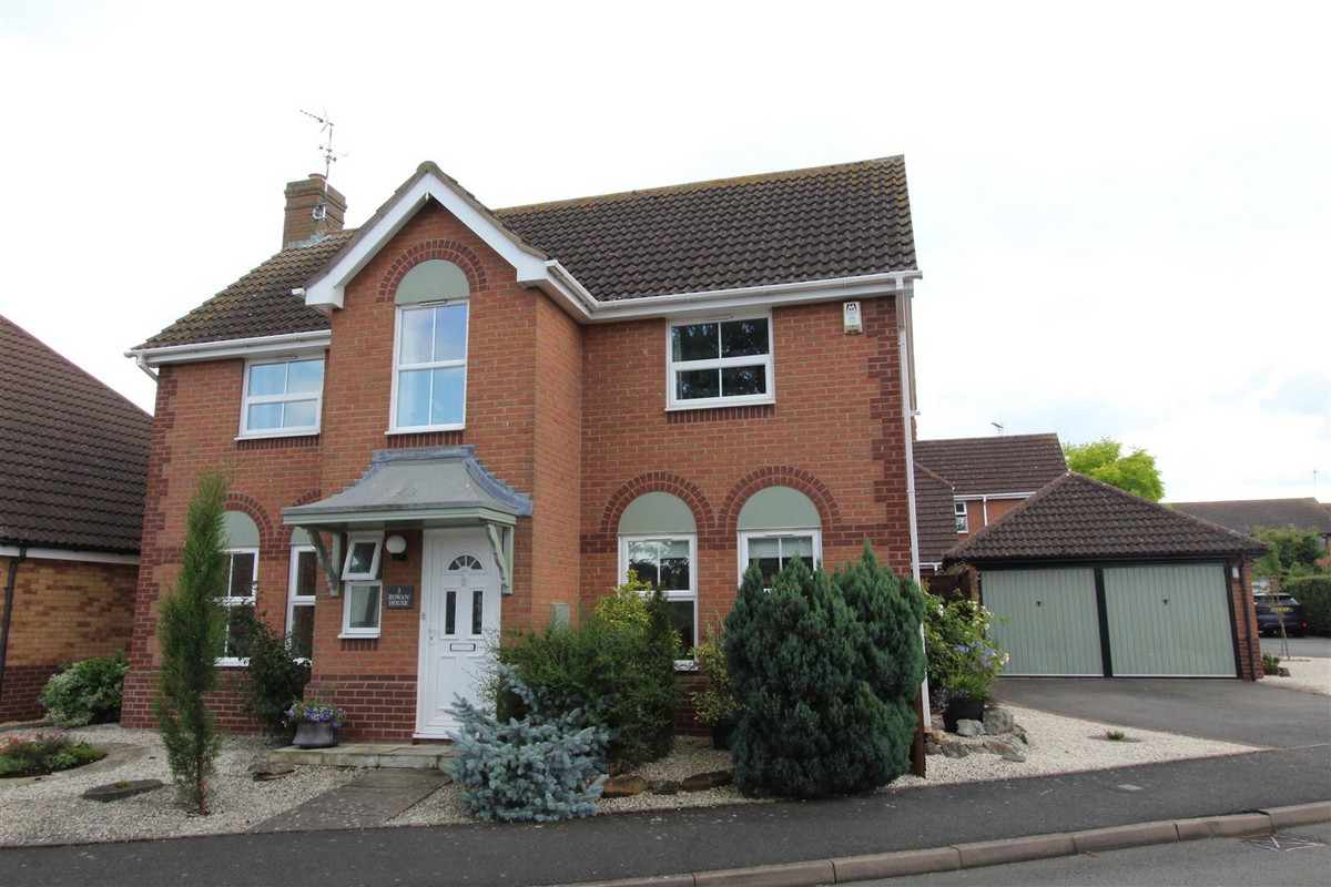4 bedroom House (unspecified) For Sale
