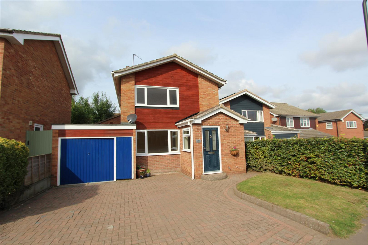 3 bedroom Detached house For Sale