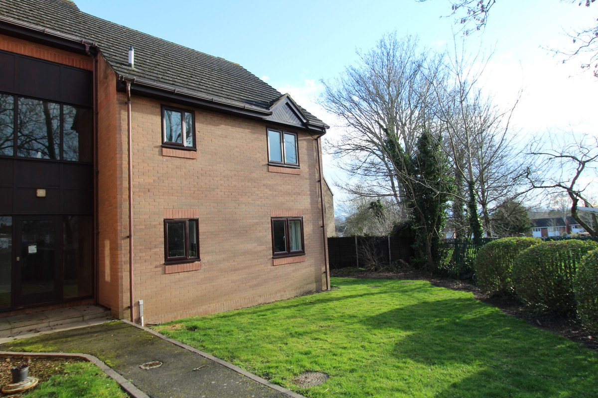 2 bedroom House (unspecified) For Sale