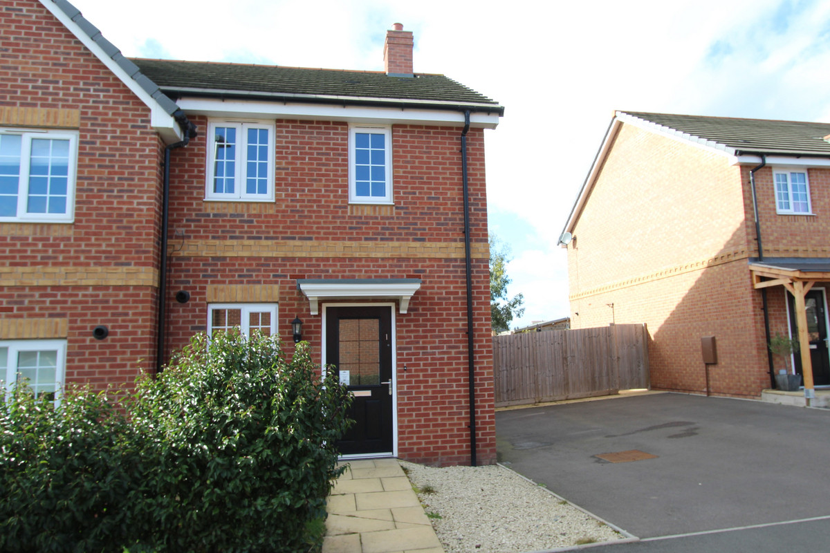 2 bedroom House (unspecified) For Sale