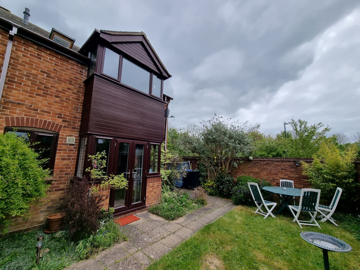 2 bedroom House (unspecified) For Sale
