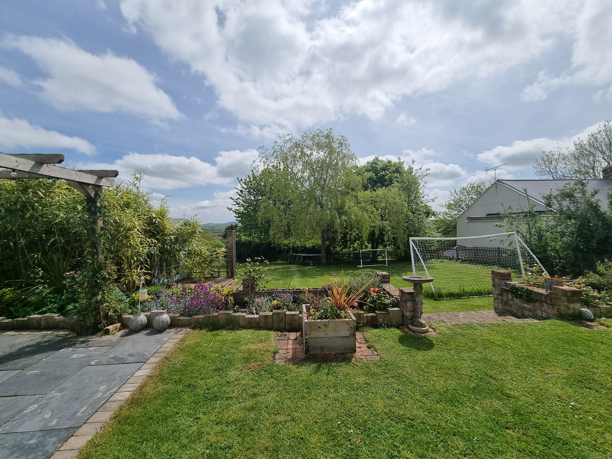 4 bedroom House (unspecified) For Sale