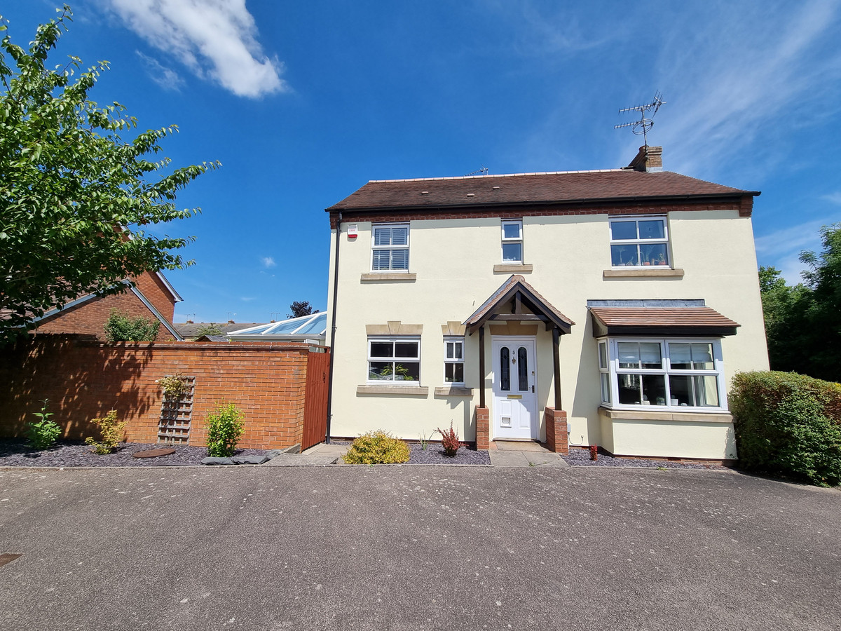 3 bedroom Detached house For Sale