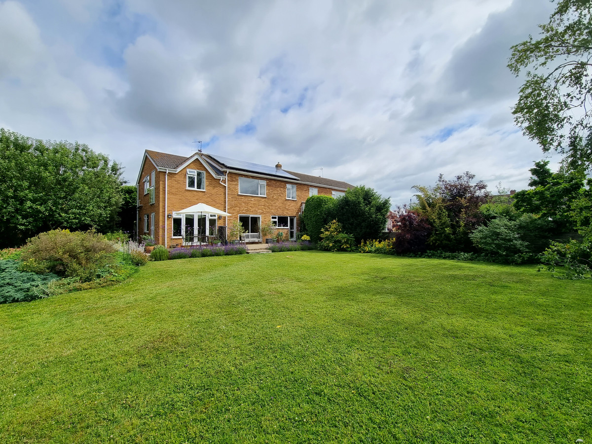 4 bedroom House (unspecified) For Sale