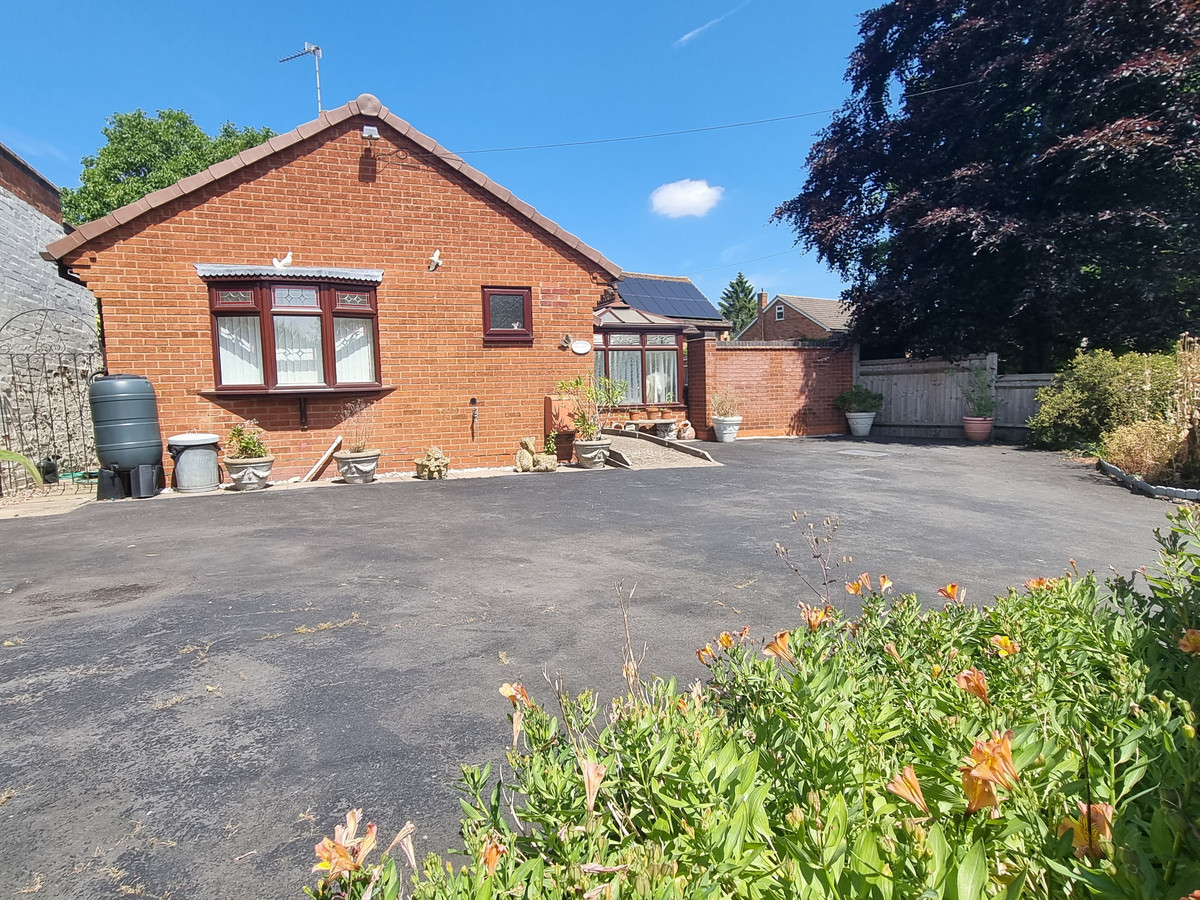2 bedroom Detached house For Sale