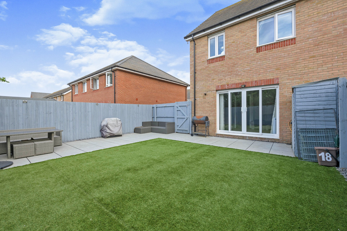 3 bedroom Detached house For Sale