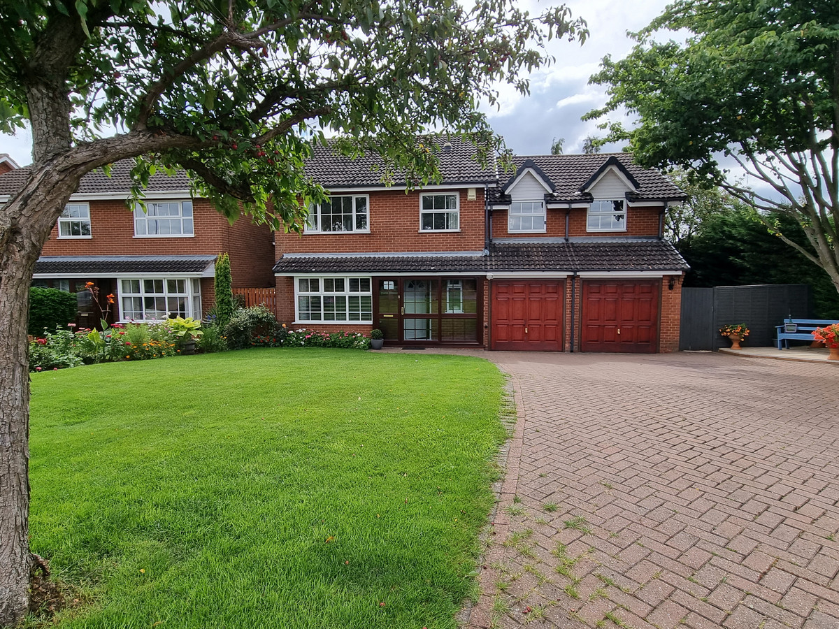 5 bedroom House (unspecified) For Sale