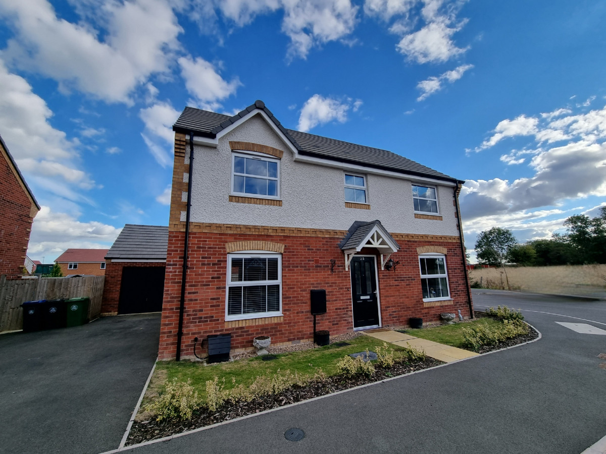 3 bedroom Detached house For Sale