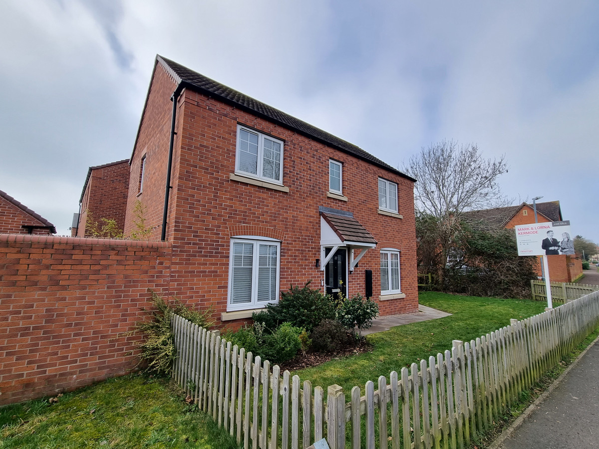 3 bedroom Detached house For Sale
