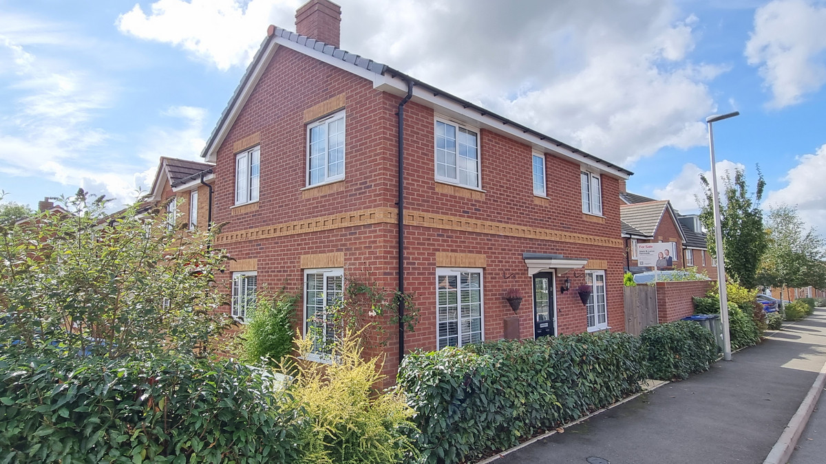3 bedroom Detached house For Sale
