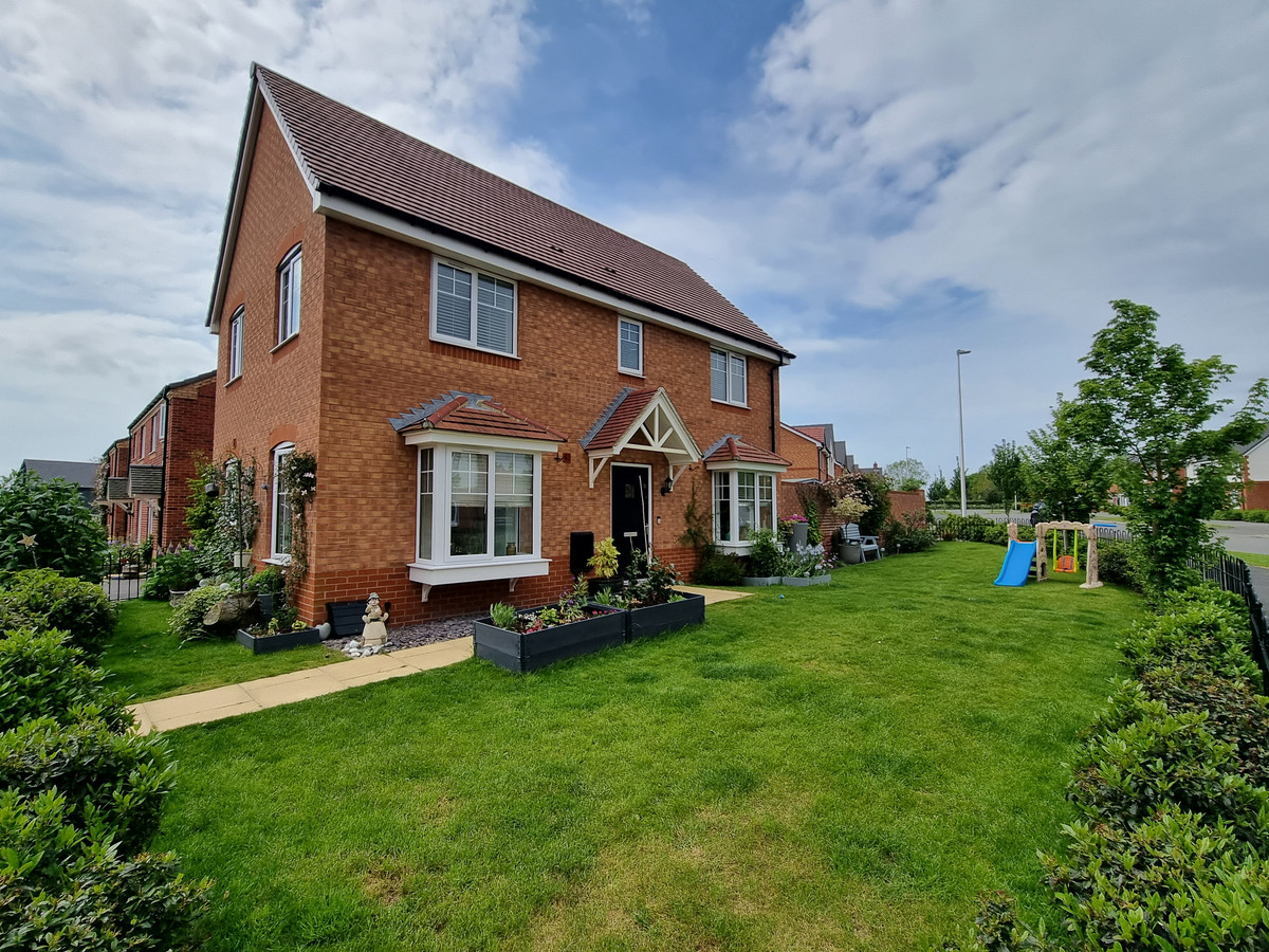 3 bedroom Detached house For Sale