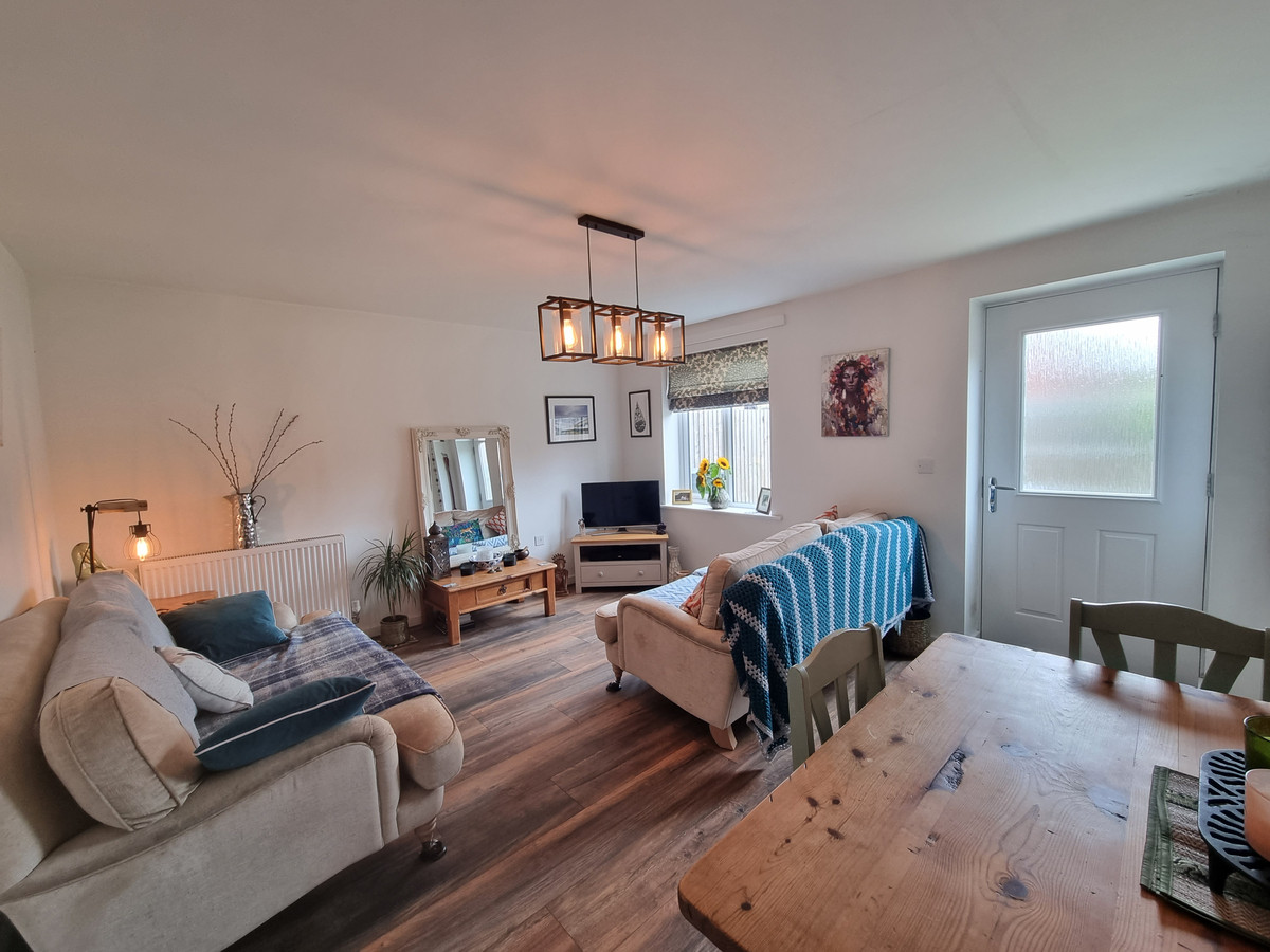 2 bedroom House (unspecified) For Sale
