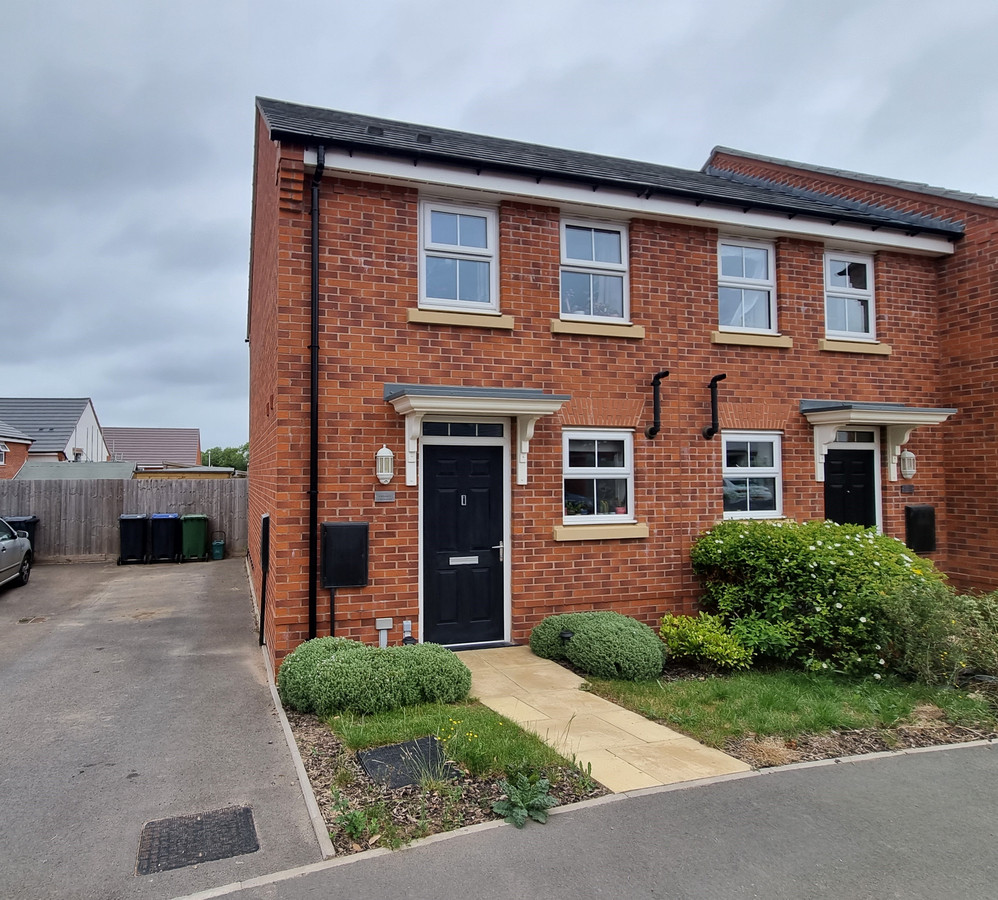 2 bedroom House (unspecified) For Sale