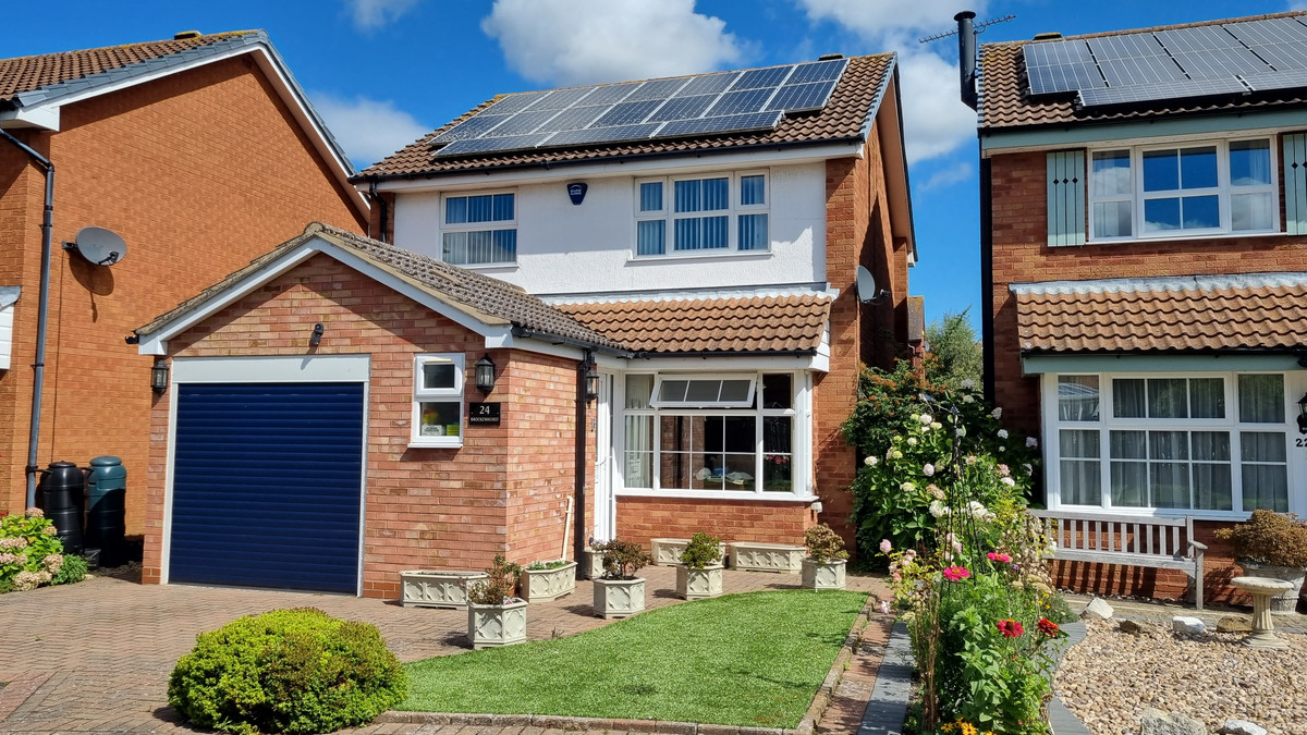 3 bedroom Detached house For Sale