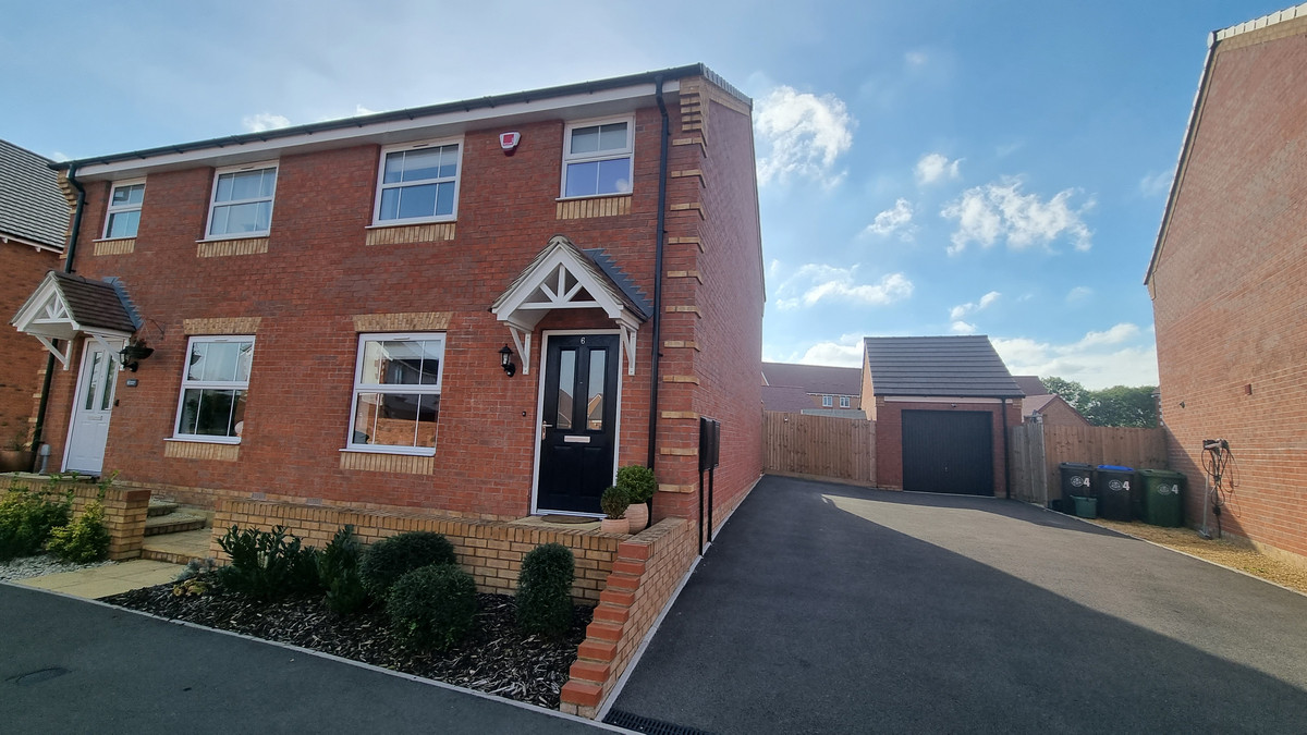 2 bedroom House (unspecified) For Sale