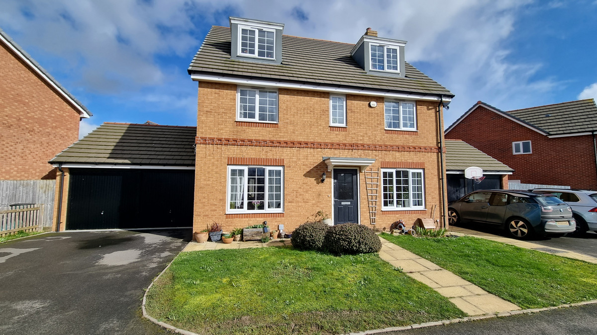5 bedroom House (unspecified) For Sale