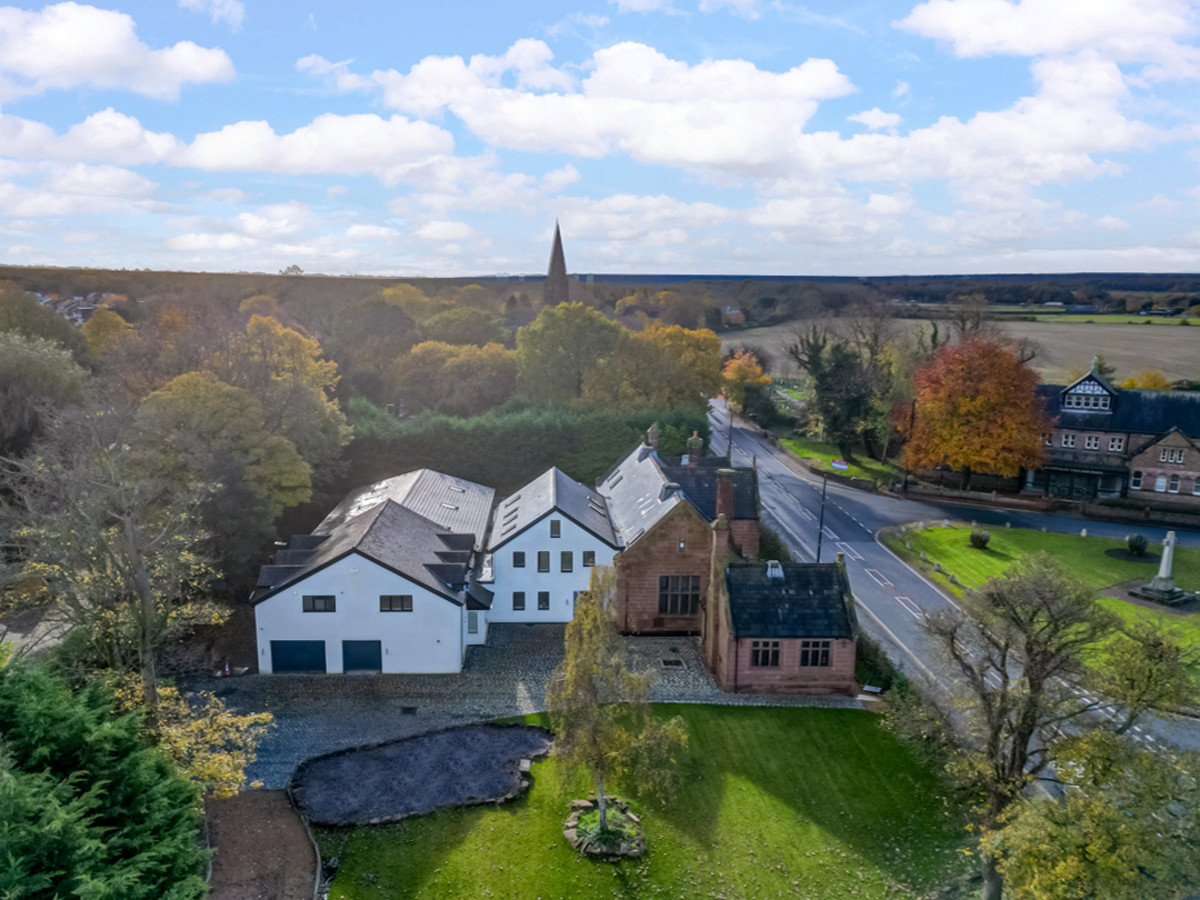 9 bedroom House (unspecified) For Sale