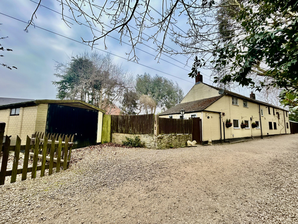 2 bedroom Semi-detached house For Sale