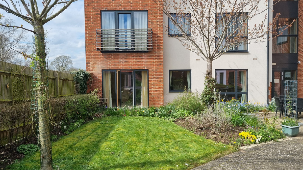 2 bedroom House (unspecified) For Sale