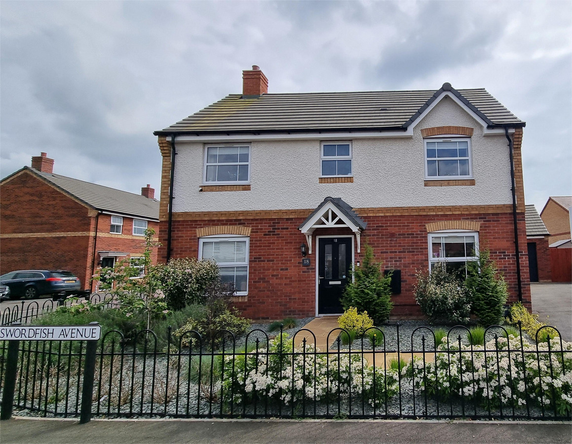 3 bedroom Detached house For Sale