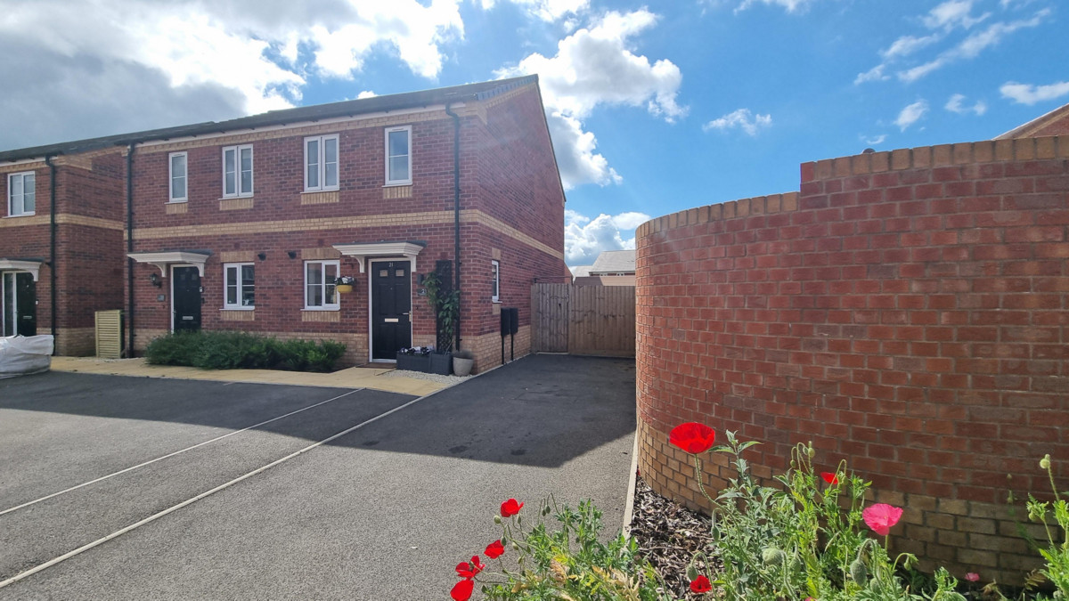 2 bedroom House (unspecified) For Sale