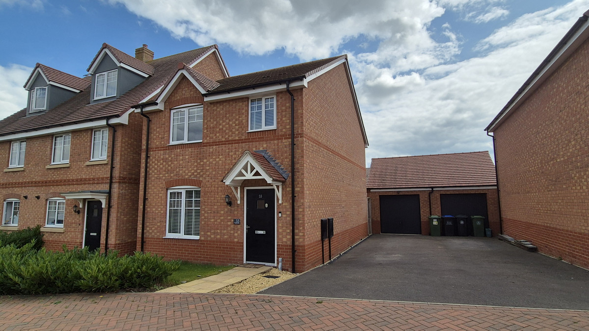 3 bedroom Detached house For Sale