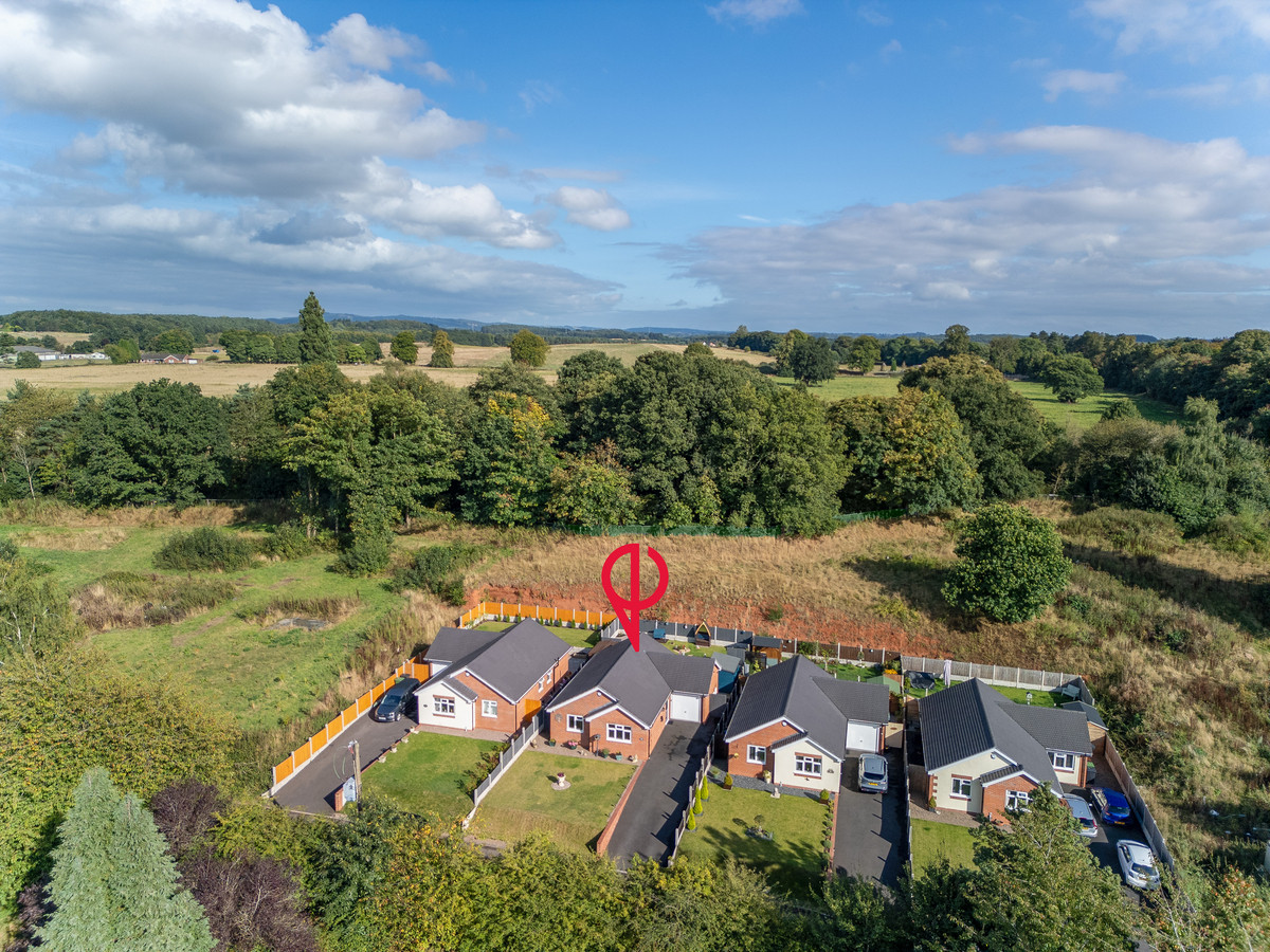 2 bedroom Detached house For Sale