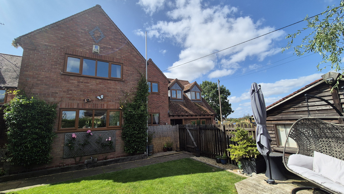 4 bedroom Terraced House For Sale