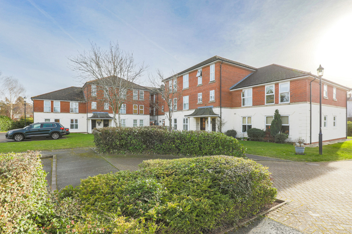 2 bedroom Ground floor flat For Sale