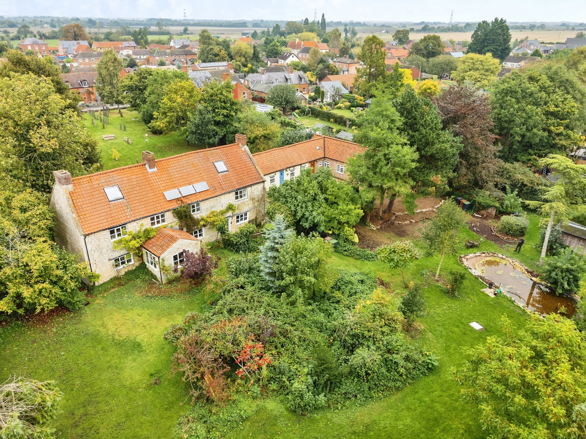 9 bedroom Stone House For Sale