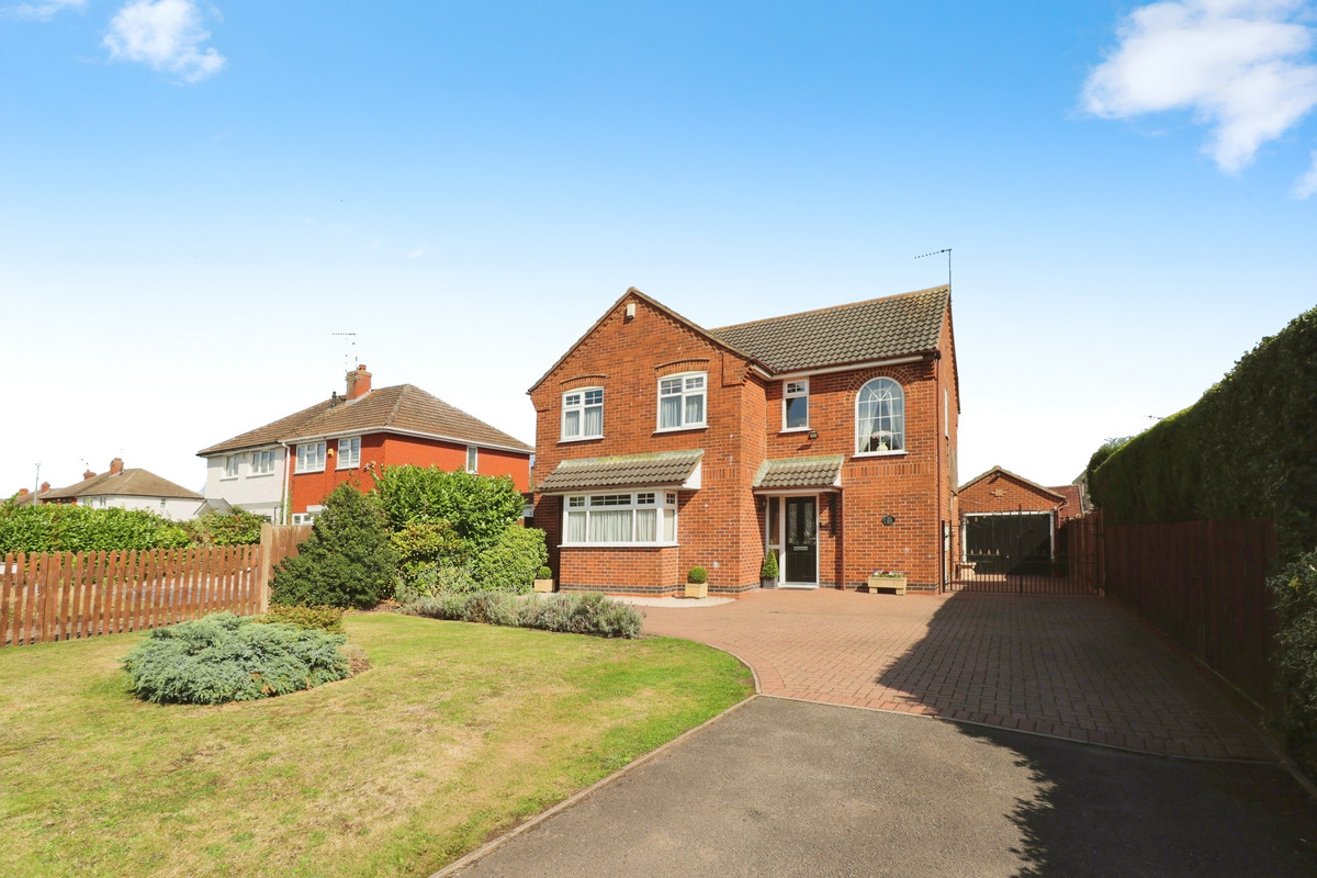 4 bedroom Detached house For Sale