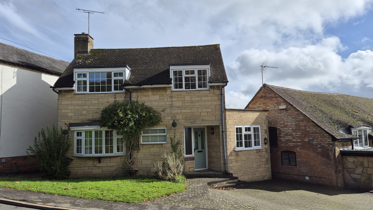 4 bedroom House (unspecified) For Sale