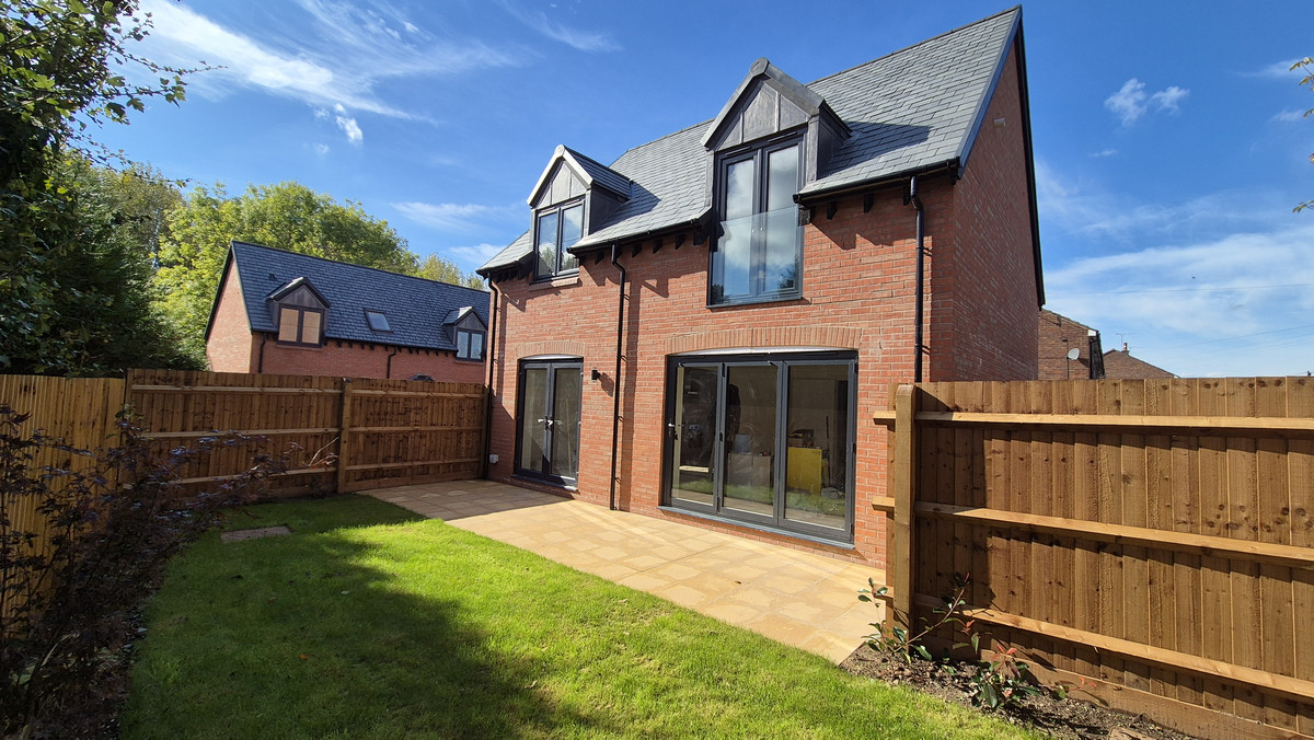 3 bedroom Detached house For Sale