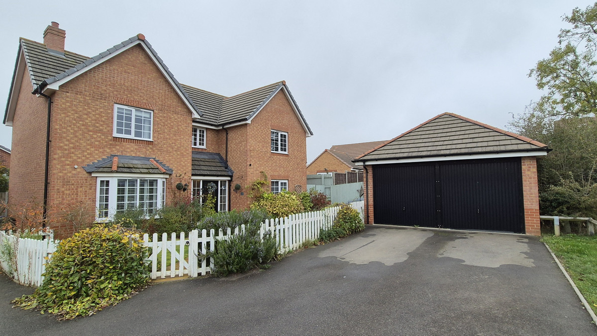 4 bedroom House (unspecified) For Sale