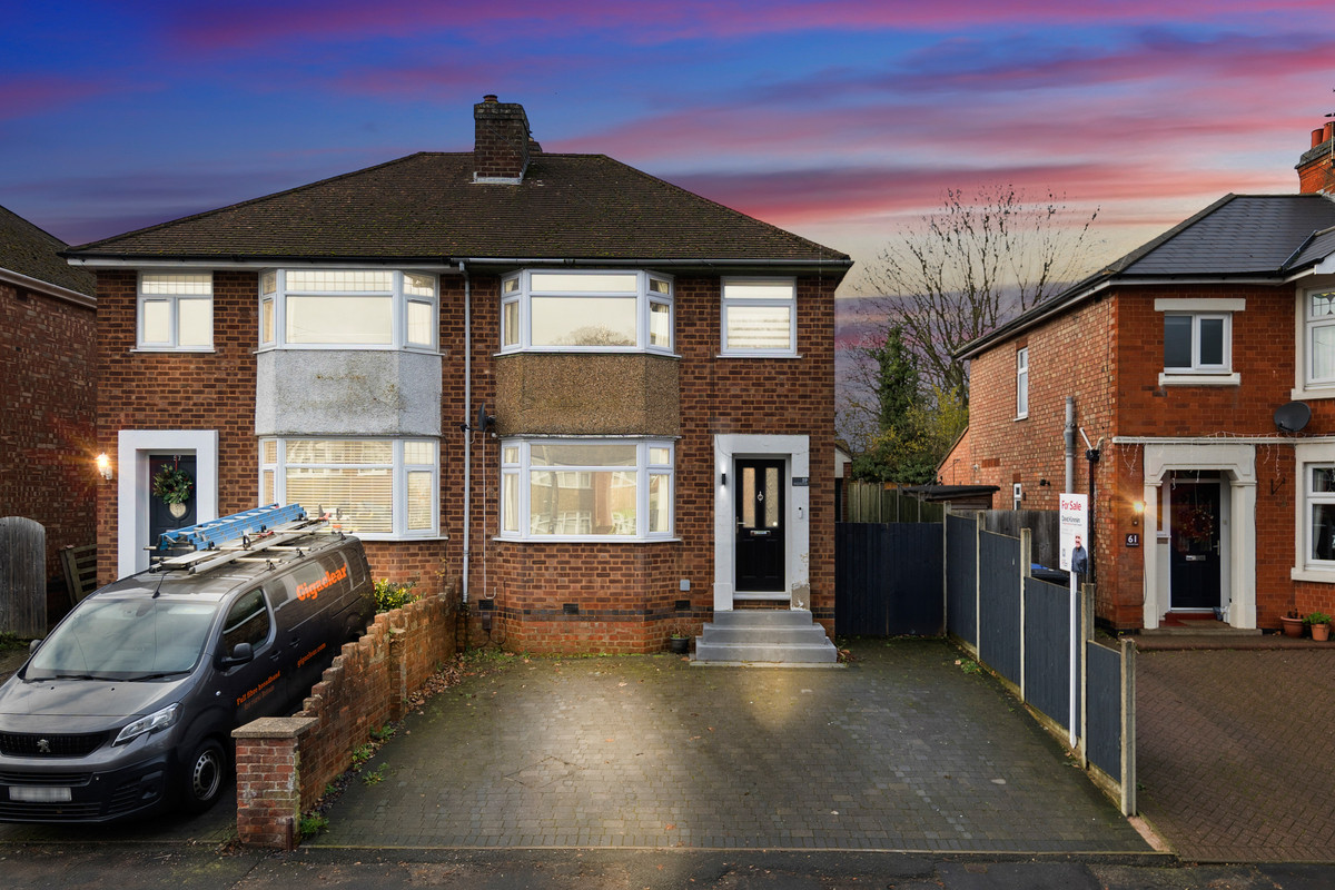 3 bedroom Semi-detached house For Sale