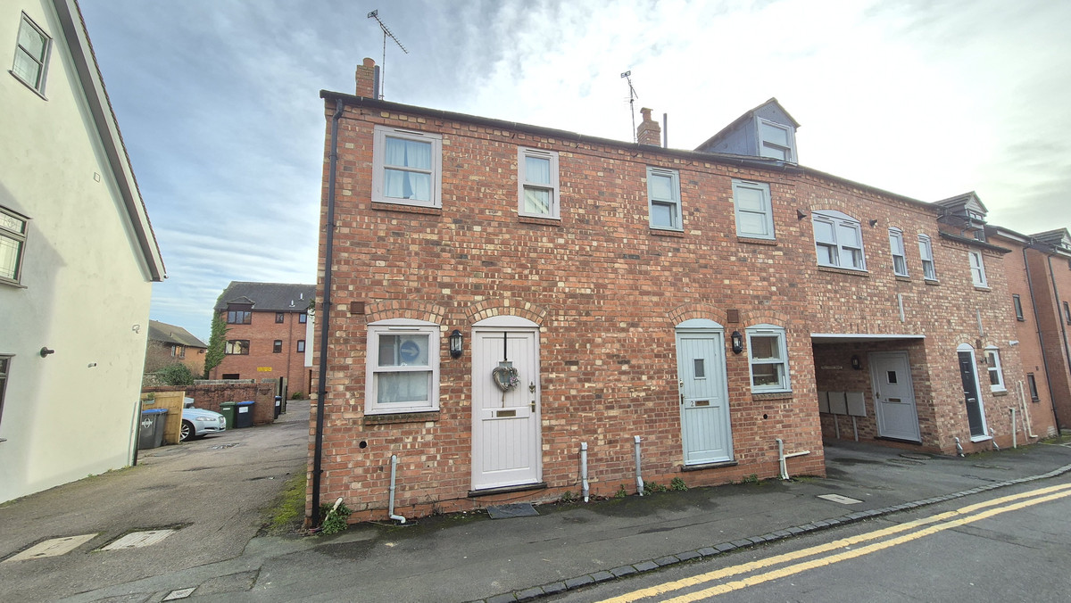 2 bedroom House (unspecified) For Sale