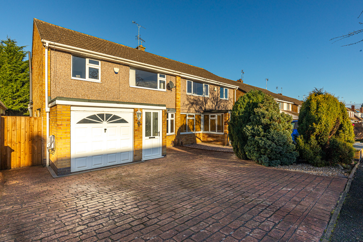 3 bedroom Semi-detached house For Sale