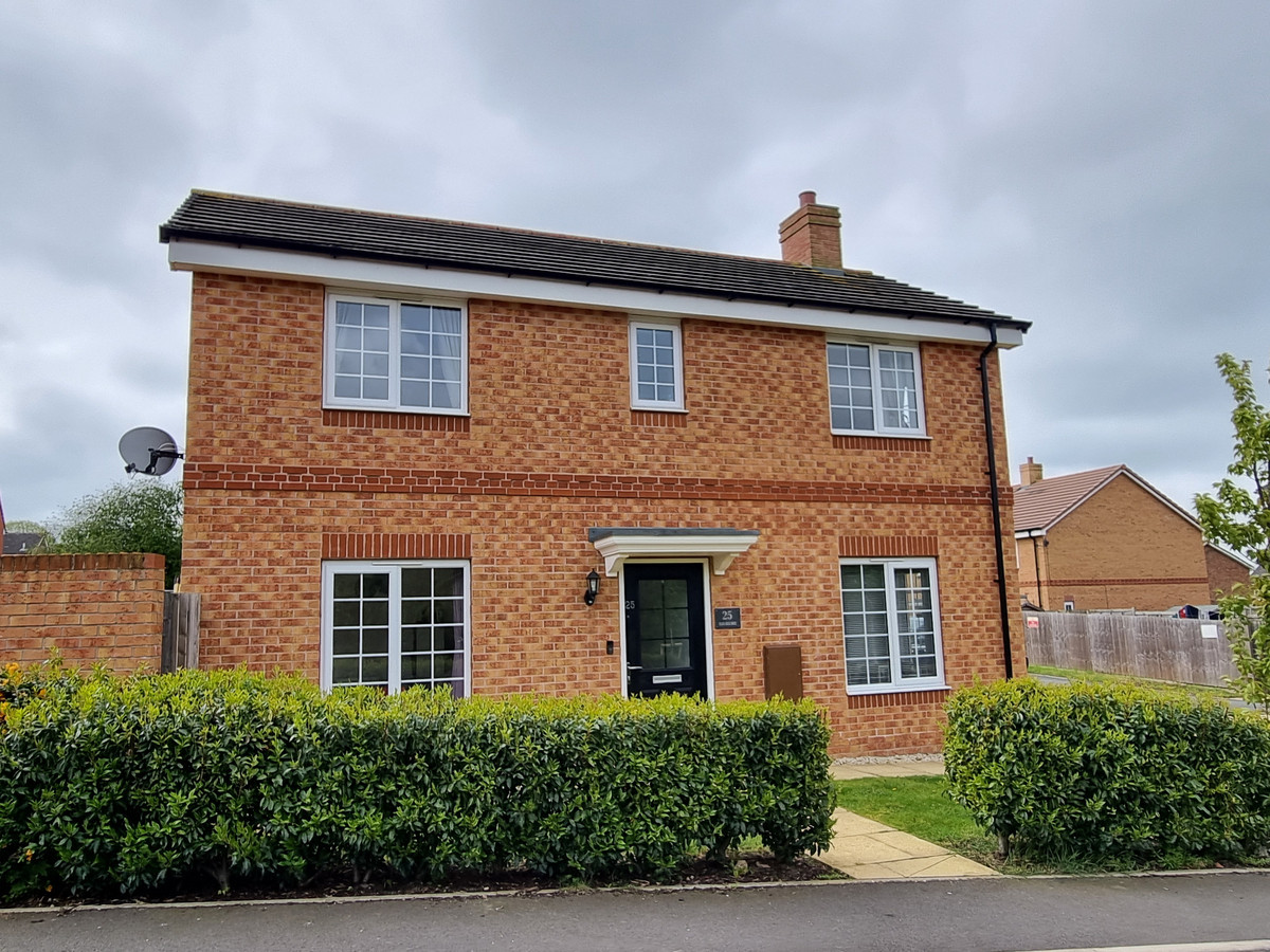 3 bedroom Detached house For Sale