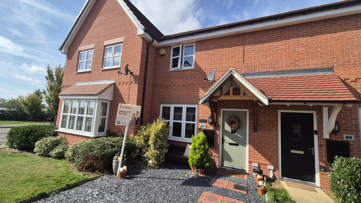 2 bedroom House (unspecified) For Sale