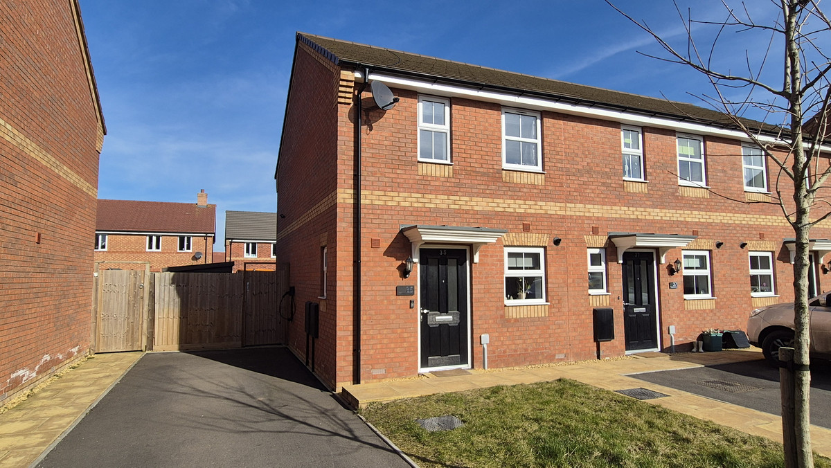 2 bedroom House (unspecified) For Sale