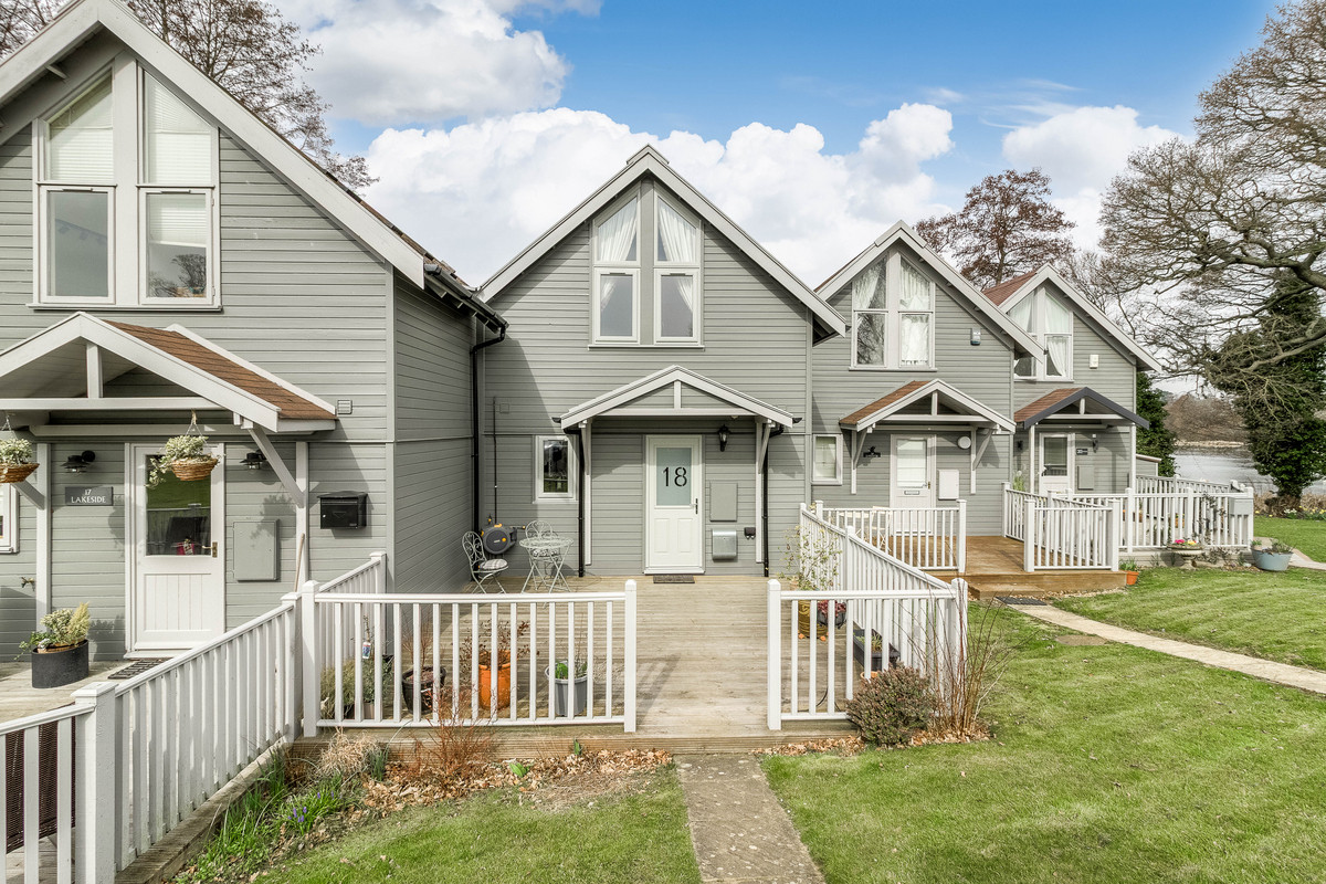 2 bedroom Lodge For Sale