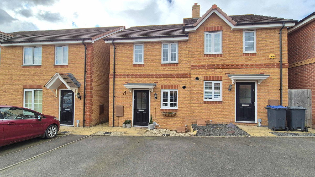 2 bedroom House (unspecified) For Sale