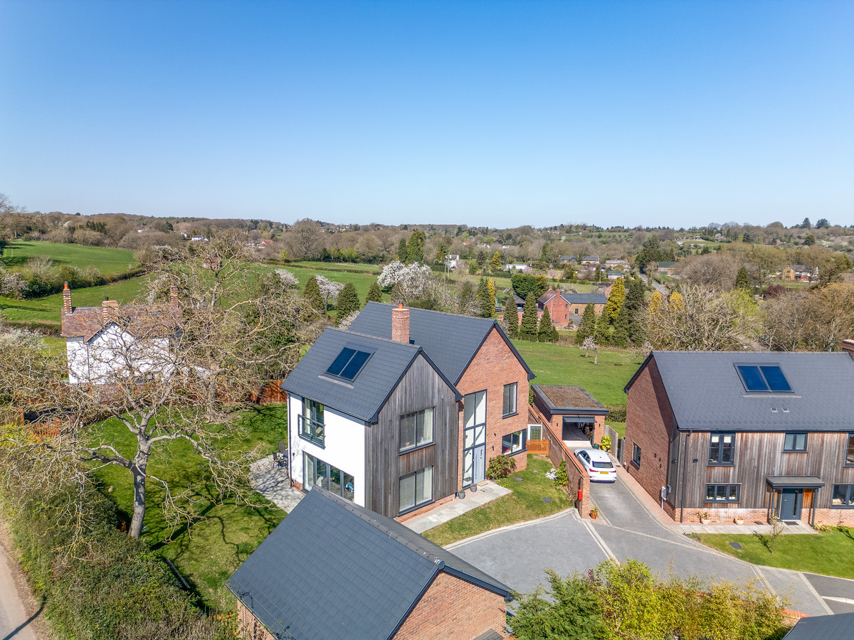 3 bedroom Detached house For Sale