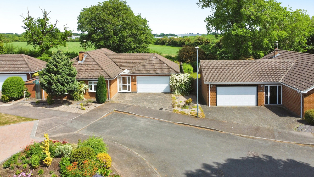 3 bedroom Detached house For Sale