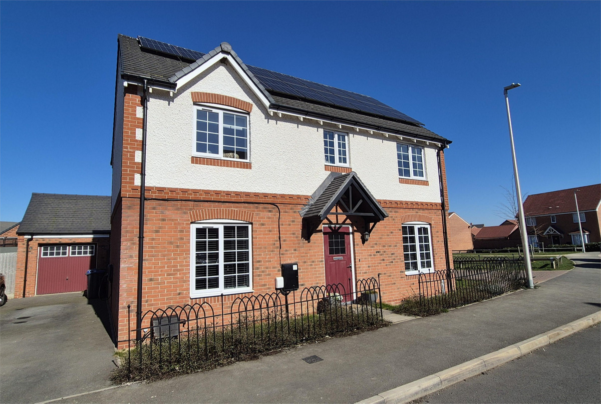 3 bedroom Detached house For Sale