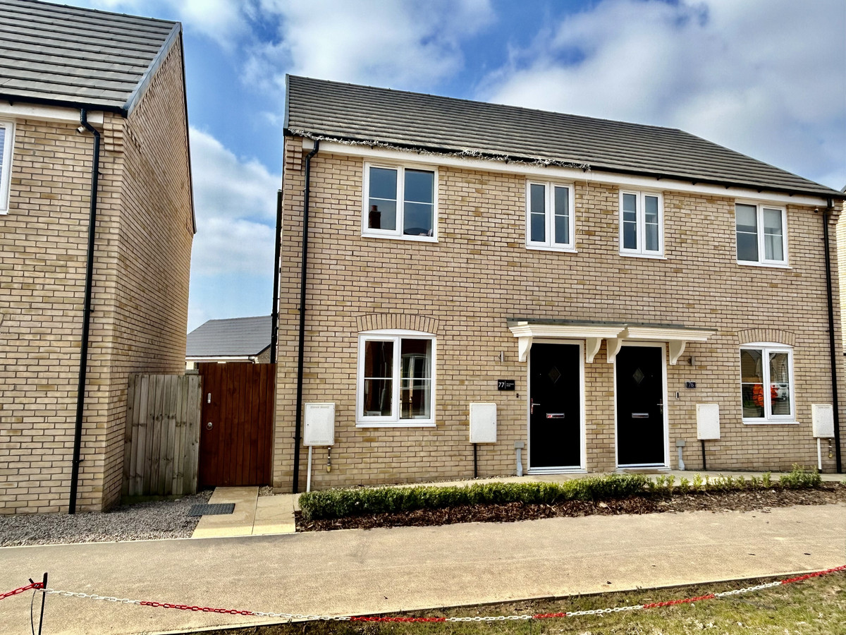3 bedroom Semi-detached house For Sale