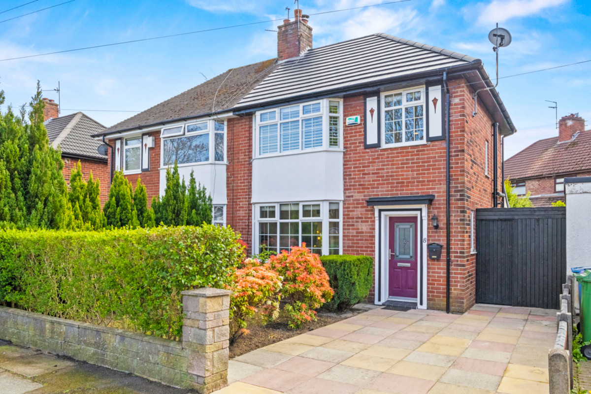 3 bedroom Semi-detached house For Sale
